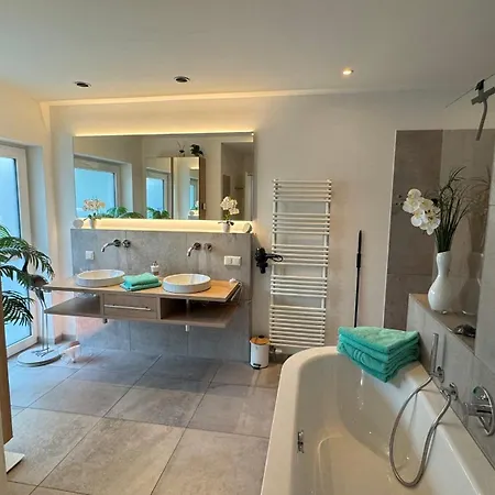 Exklusives Architektenhaus, Pool Und Privateinfahrt * Monchengladbach