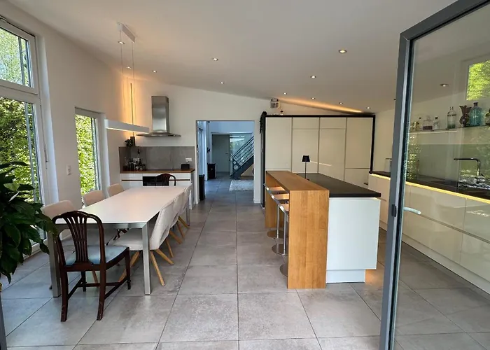 Exklusives Architektenhaus, Pool Und Privateinfahrt